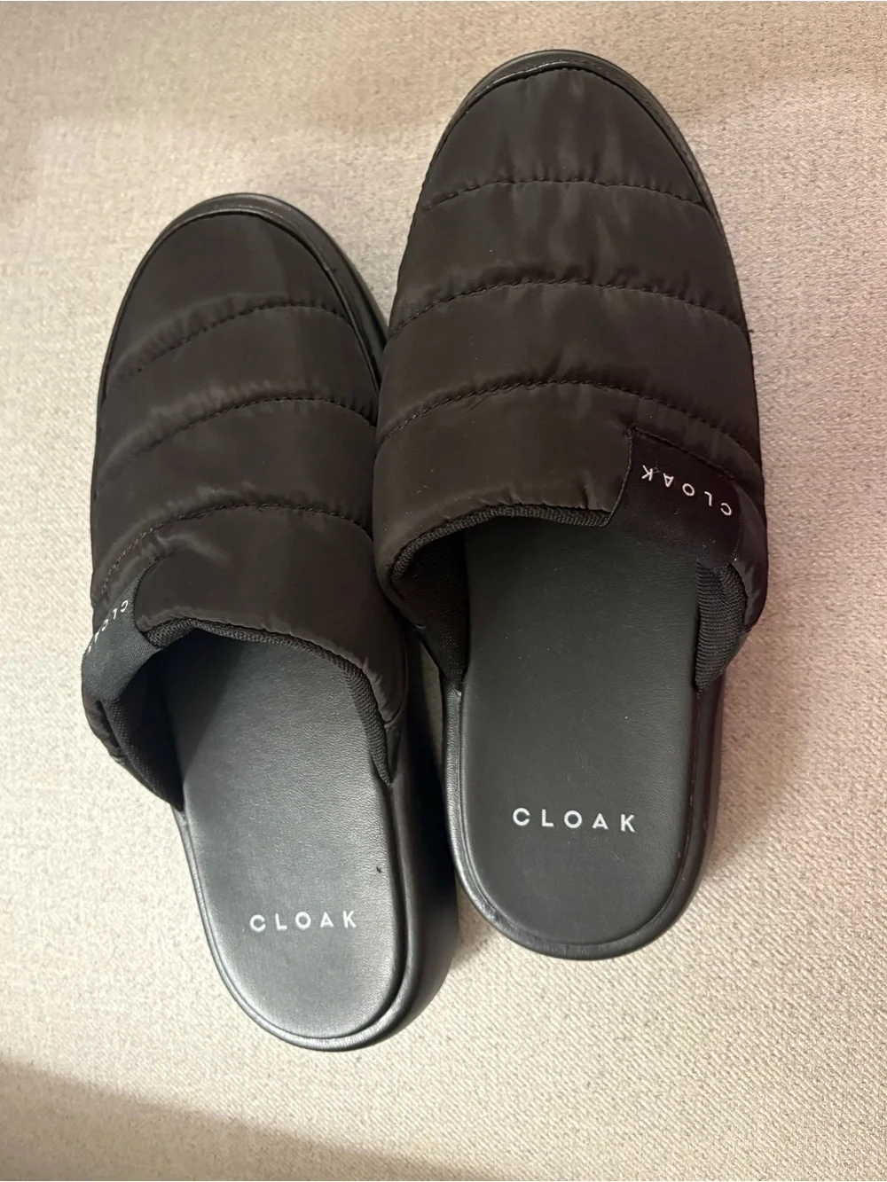 Cloak Unisex Black Quilted Slippers, men’s size 8, women’s size 9